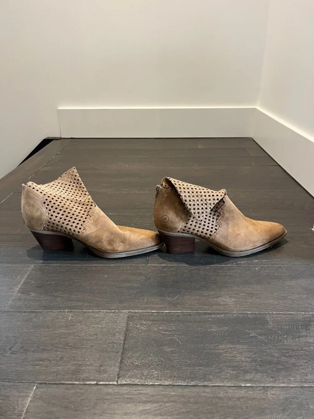 Casta Tan Suede Cut-Out Western‑Style Pointed Toe Ankle Booties (Size 41) - Picture 2 of 4